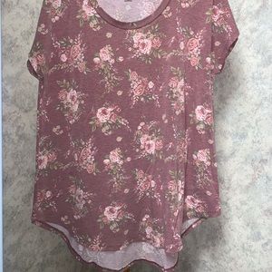 Maurices Soft floral tee 💚💗